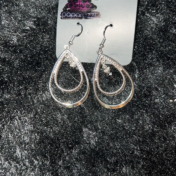 Paparazzi Silver Teardrop Earrings with Modern Design - Picture 1 of 1